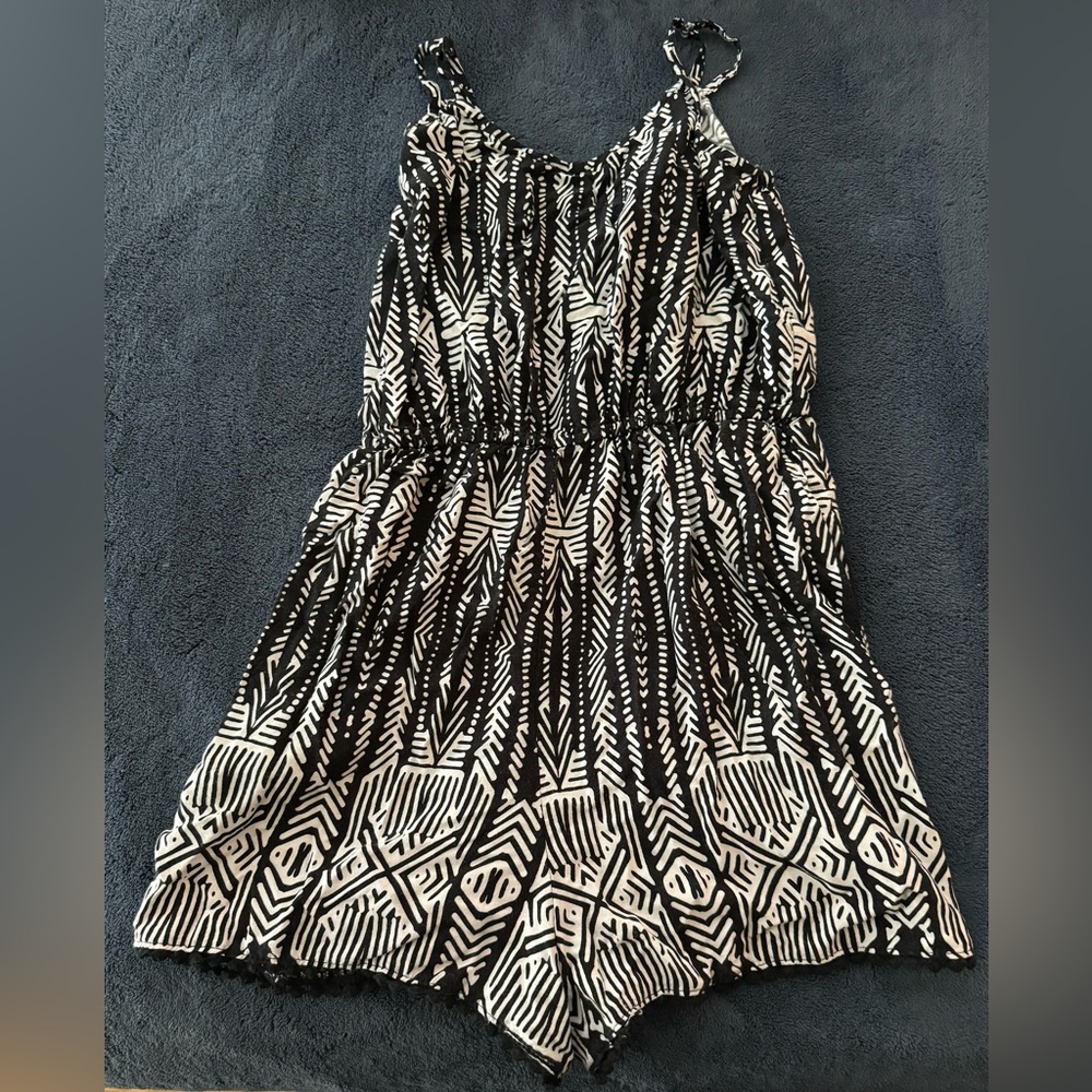 Missimo Black/White Romper